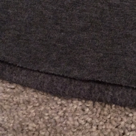 Charlie Brown sweat shirt raw edge crop in euc - Picture 3 of 3